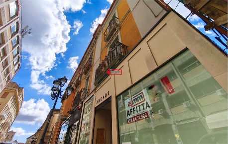 Foto Negozio in Corso Mazzini, Catanzaro Centro Storico di 200 m²