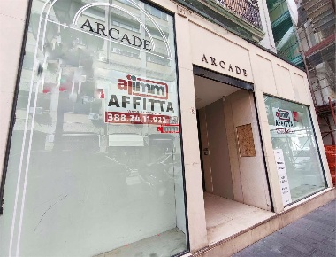 Foto Negozio in Corso Mazzini, Catanzaro Centro Storico di 200 m²