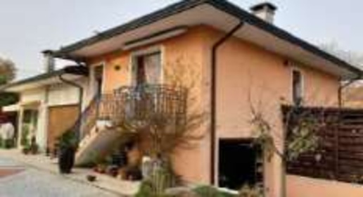 Foto Casa indipendente in Via Roma, Montegaldella Centro di 195 m²