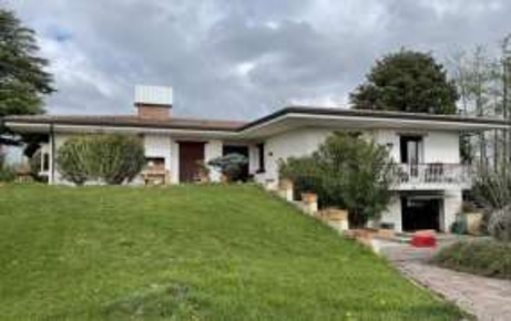 Foto Villa unifamiliare in Via Crispi, Costabissara Crispi Cavour di 232 m²