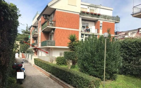 Foto Appartamento in Via Taurianova, Roma Appio Claudio - Statuario