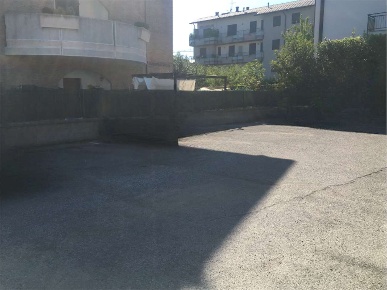 Foto Box in Via Garibaldi, Giussano Centro di 13 m² con 1 locali in vendita