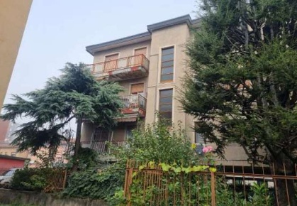 Foto Appartamento in Via Saronno, Varedo di 77 m² con 5 locali in vendita