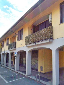 Foto Negozio in Via Crocefisso, Cerro Maggiore Cantalupo di 120 m²