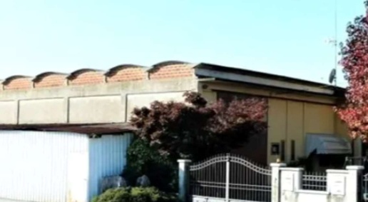 Foto Capannone industriale in Via Capitelli, Pozzoleone Centro di 393 m²
