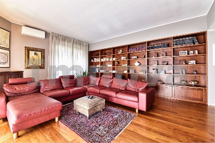 Foto Attico in via Milano 49, Cesano Maderno di 220 m² con 4 locali