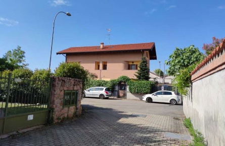 Foto Villa unifamiliare in Via Damiano Chiesa, Nerviano Centro di 157 m²