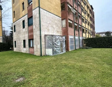 Foto Appartamento in Via Spluga, Monza San Biagio di 118 m² con 7 locali
