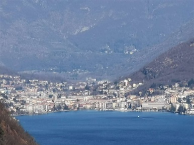 Foto Negozio in Via Garibaldi, Omegna Centro di 100 m² con 4 locali