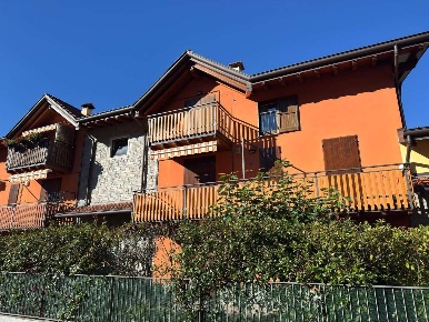 Foto Appartamento in via coldirone  9/r, Introbio di 75 m² con 3 locali