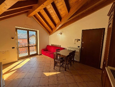 Foto Appartamento in via coldirone  9/r, Introbio di 75 m² con 3 locali