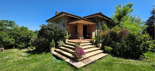 Foto Villa unifamiliare in via vecciano, Rimini di 250 m² con 8 locali