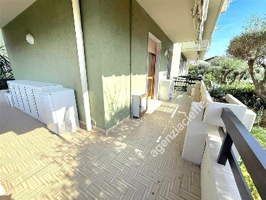 Foto Appartamento a Massa Centro di 90 m² con 4 locali in vendita