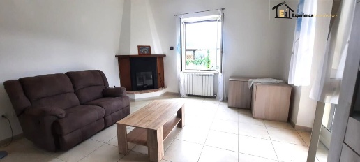 Foto Appartamento in Colle Perrini, Casperia Centro di 90 m² con 3 locali