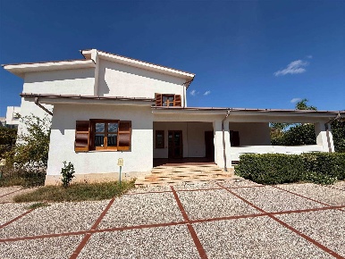 Foto Villa unifamiliare a Marsala Contrade Extraurbane di 450 m² in vendita