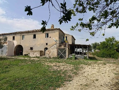Foto Rustico a Massignano di 118 m² con 6 locali in vendita