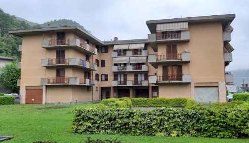 Foto Negozio in via Sotto Corna  15, Albino Centro di 352 m² con 10 locali