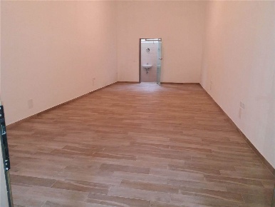 Foto Locale commerciale Grosseto Via dei Mille di 50 m² con 1 locali