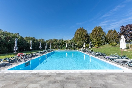 Foto Appartamento in SR249 14, Peschiera del Garda di 106 m² con 5 locali