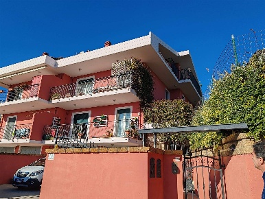 Foto Appartamento a Città Sant'Angelo Centro di 174 m² con 8 locali