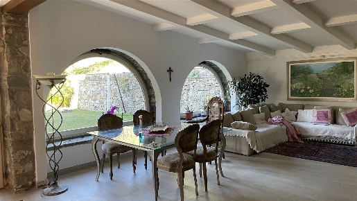 Foto Rustico a Carmignano La Lombarda di 220 m² con 10 locali in vendita