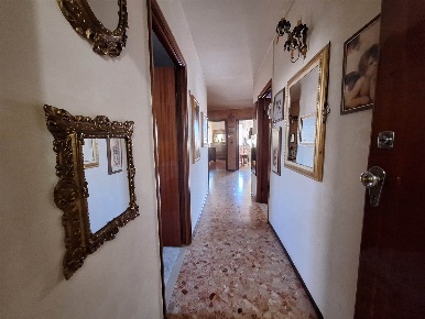 Foto Appartamento a Urbisaglia Centro di 78 m² con 6 locali in vendita