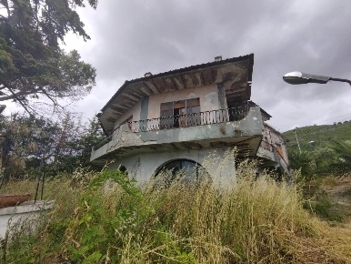 Foto Rustico a Pontecagnano Faiano di 300 m² con 6 locali in vendita