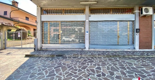 Foto Locale commerciale a Madone di 50 m² con 1 locali in vendita