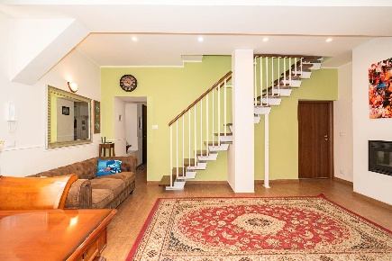 Foto Casa indipendente in Via IV Canti 6 - 8, Valverde di 159 m² in vendita