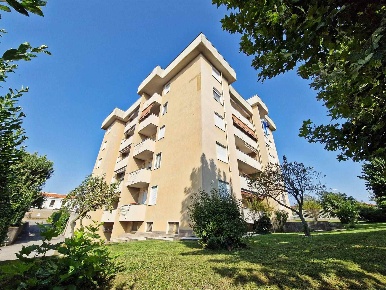 Foto Appartamento in Via Piave 5, Cogliate Centro di 102 m² con 3 locali