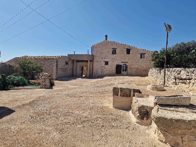 Foto Rustico a Ragusa Puntarazzi - Pozzillo di 420 m² con 10 locali
