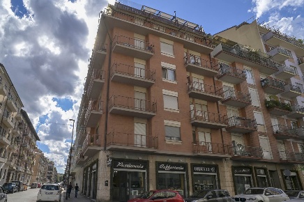 Foto Attività commerciale in VIA SALBERTRAND 41, Torino Parella di 340 m²