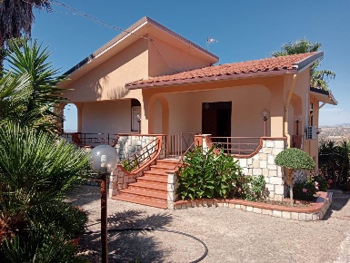 Foto Villa unifamiliare a Castrofilippo di 145 m² con 3 locali in vendita