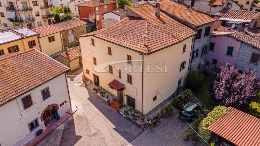 Foto Casale in località san Giuliano 28, Arezzo di 410 m² con 8 locali