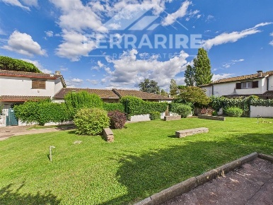 Foto Villa a schiera a Roma di 233 m² con 6 locali in vendita