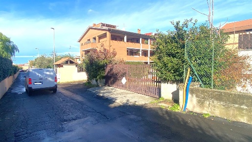 Foto Magazzino in via Ancona, Ciampino di 560 m² in vendita