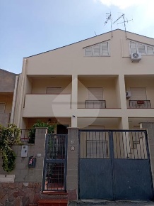 Foto Appartamento in via Dei Girasoli, Messina di 170 m² con 5 locali