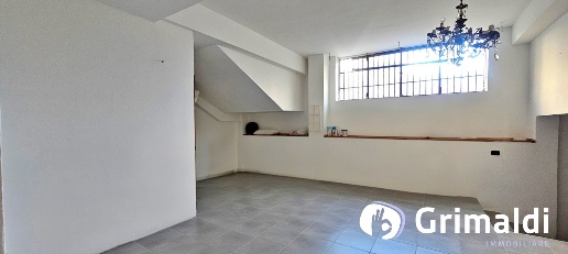 Foto Magazzino in Bordighera, Milano Famagosta di 60 m² con 1 locali