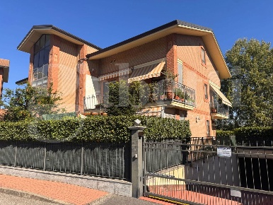 Foto Appartamento in Lussemburgo, Orbassano di 80 m² con 3 locali
