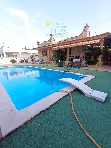 Foto Villa singola a Maruggio di 110 m² con 7 locali in vendita