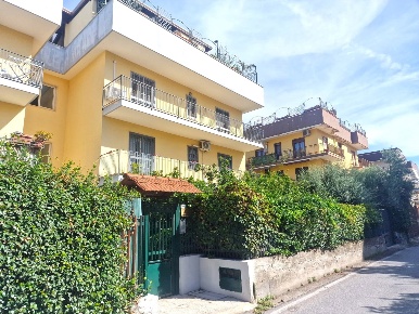 Foto Appartamento in Via Angelo de Vivo 38, Quarto di 65 m² con 2 locali