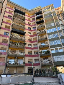Foto Appartamento in Viale delle Alpi 30, Palermo di 150 m² con 5 locali