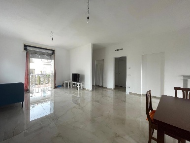 Foto Appartamento in Via Pisacane 12, Magenta Centro di 120 m² con 3 locali