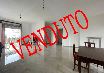 Foto Appartamento in Via Pisacane 12, Magenta Centro di 120 m² con 3 locali