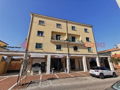 Foto Appartamento in Via Paride 43, Cerea Centro di 140 m² con 4 locali