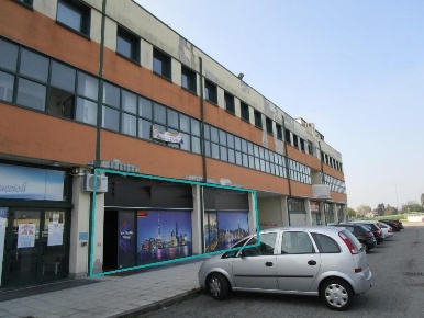 Foto Negozio a Magenta Centro di 602 m² con 1 locali in vendita