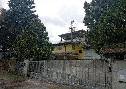 Foto Appartamento a Sannazzaro de' Burgondi Centro di 186 m² con 4 locali