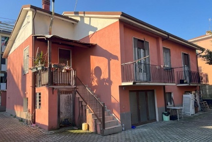 Foto Appartamento a Mortara Centro di 219 m² con 5 locali in vendita