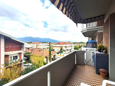 Foto Appartamento a Massa Marina di Massa Centro di 80 m² con 3 locali