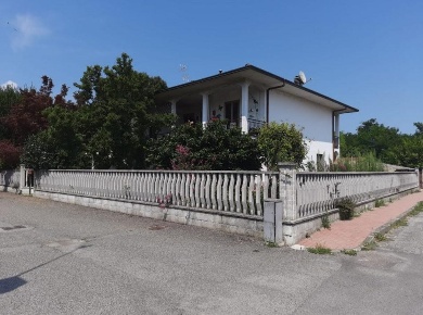 Foto Appartamento a San Cipriano Po Centro di 168 m² con 4 locali